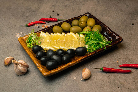 Маслины и оливки