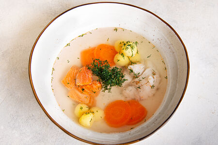 Уха из судака и лосося