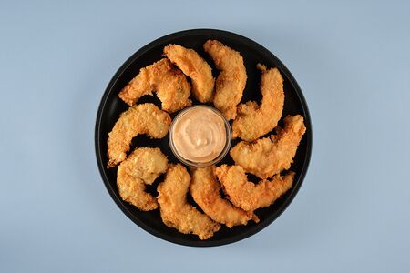 Тигровые креветки в панировке и соус на выбор