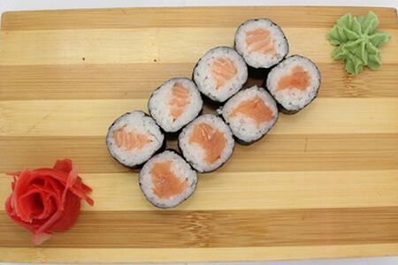 Ролл с лососем