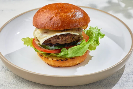 Биф бургер с сыром Бри