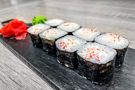 Ролл с крабом