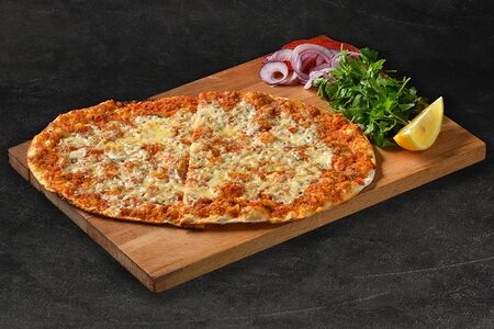 Сырный лахмаджун