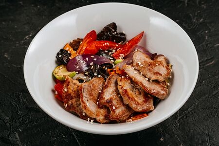 Вок со свининой