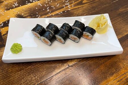 Классический ролл с лососем