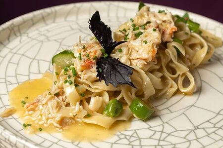 Паста с крабом и спаржей