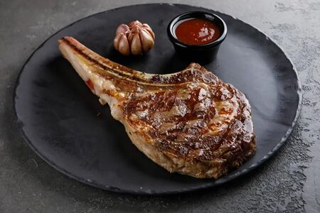 Рибай на кости