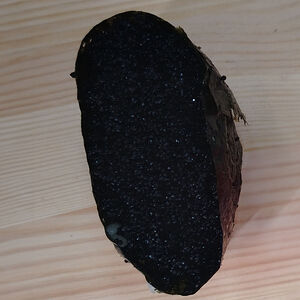 Гункан с чёрной масаго