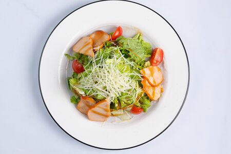 Теплый салат с курицей