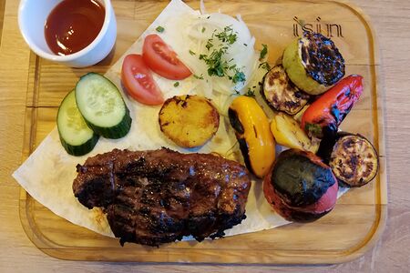 Стейк из вырезки молодого быка