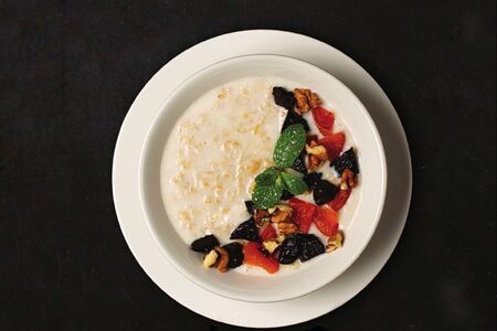 Овсяная каша с сухофруктами