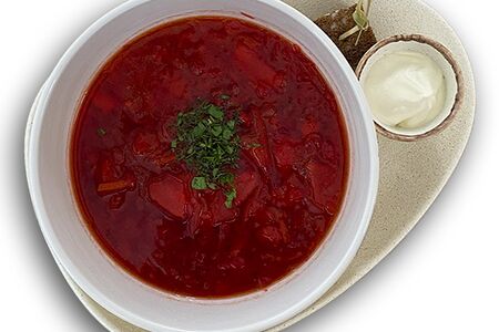 Борщ с говядиной и копченым салом 