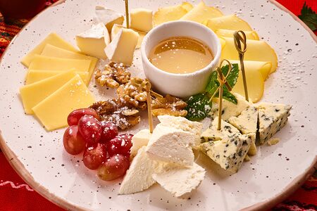 Плато със сирене