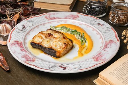 Беломорский палтус с салатом из хрустящей фасоли