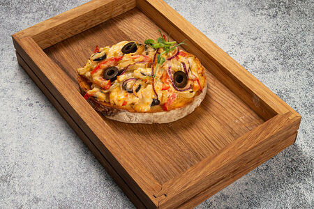 Брускетта с курицей