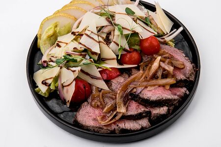 Салат с ростбифом