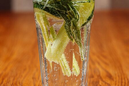 Лимонад огурец-сельдерей-тархун