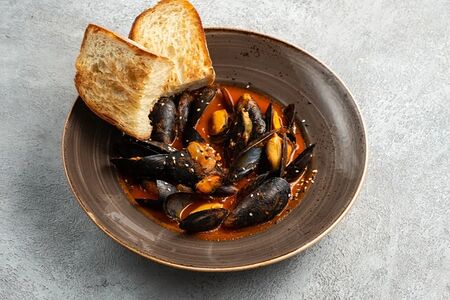 Мидии в томатном соусе