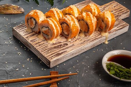 Калифорния с манго соусом