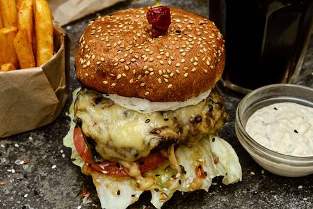 Бургер Брусничный