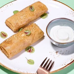 Блинчики с яблоком и корицей