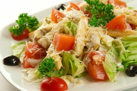 Салат Цезарь с курицей