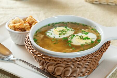 Куриный Бульон с лапшой и яйцом