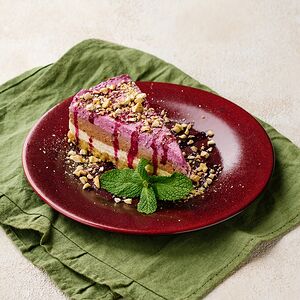 Чизкейк мраморный с черничным соус-джемом 