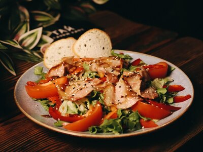 Салат с беконом и крутонами