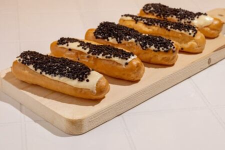 Набор эклеров с масляно-ванильным кремом