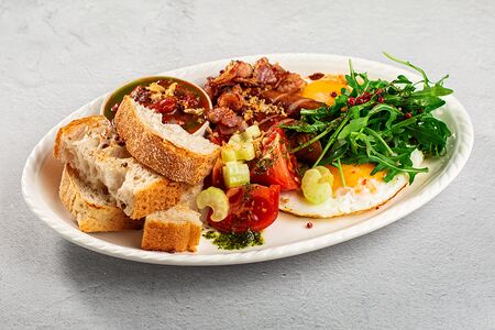 Американский завтрак с охотничьими колбасками