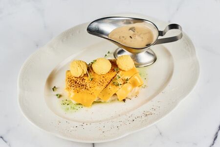 Треска с вешенками и грибным соусом 