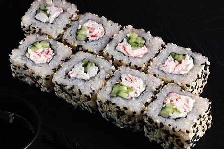 Ролл Калифорния кунжут