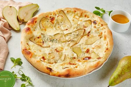 Пицца с грушей и сыром Дор Блю