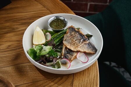 Филе дорадо со спаржей