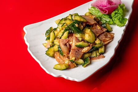 3. Рулька с огурцом