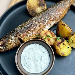 Скумбрия жареная на гриле запеченным картофелем