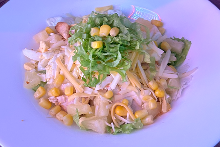 Салат с ананасами