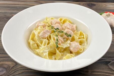 Феттучини с лососем