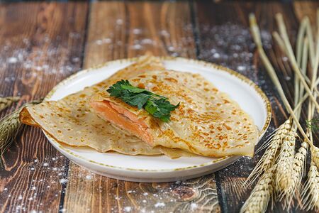 Блин со слабосолёной семгой