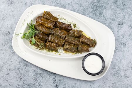 Долма из винoградных листьев