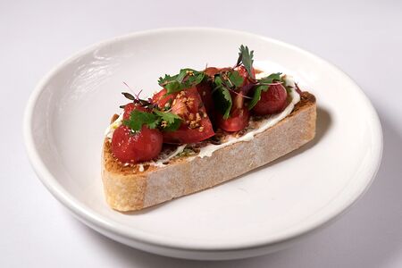 Брускетта с томатами