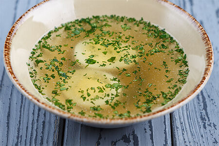 Бульон куриный с яйцом