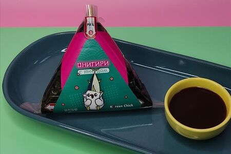 Онигири с тунцом