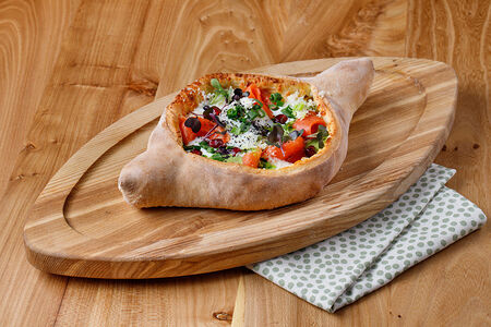 Хачапури с лососем, яйцом пашот