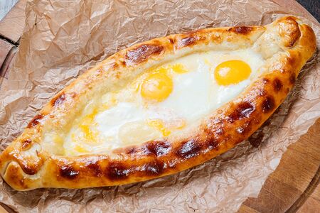 Хачапури по-аджарски (2 яйца)