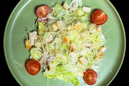 Салат Цезарь с курицей