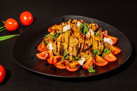 Салат с хрустящими баклажанами