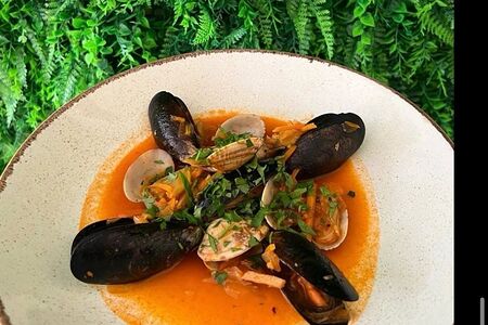 Соте из мидий и вонголе