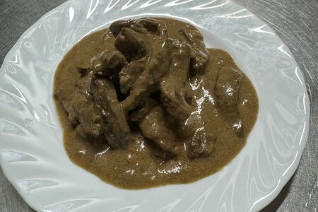 Печень по-строгановски